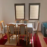 Cozy 2 Bedroom Apartment