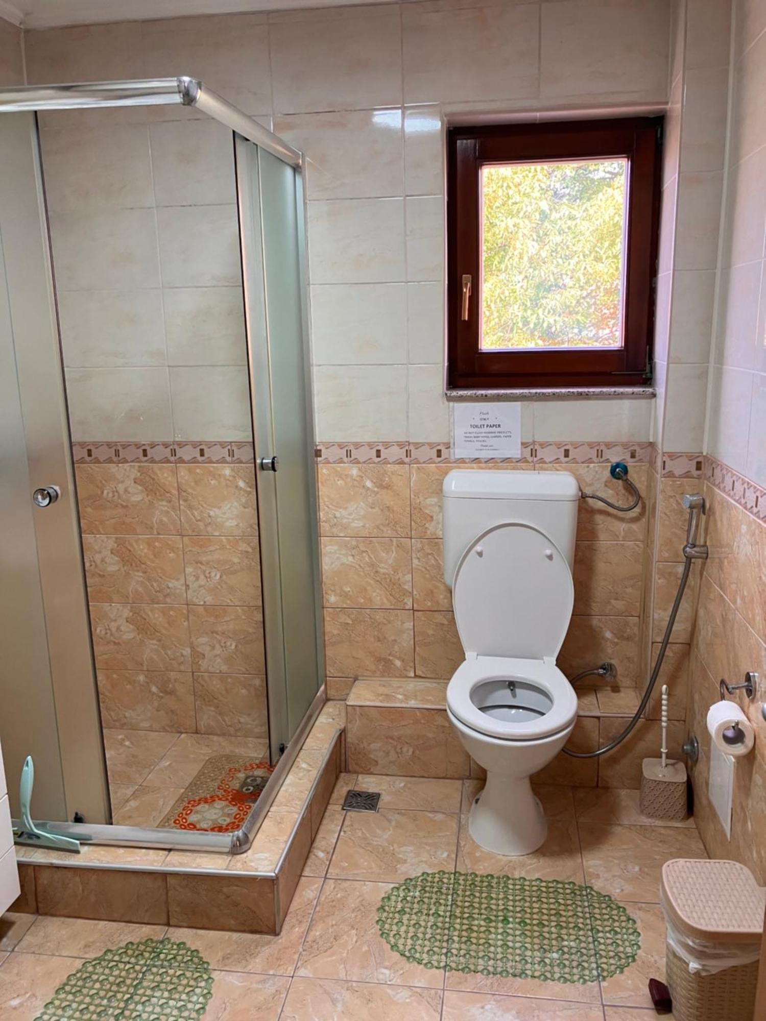 Cozy 2 Bedroom Apartment *